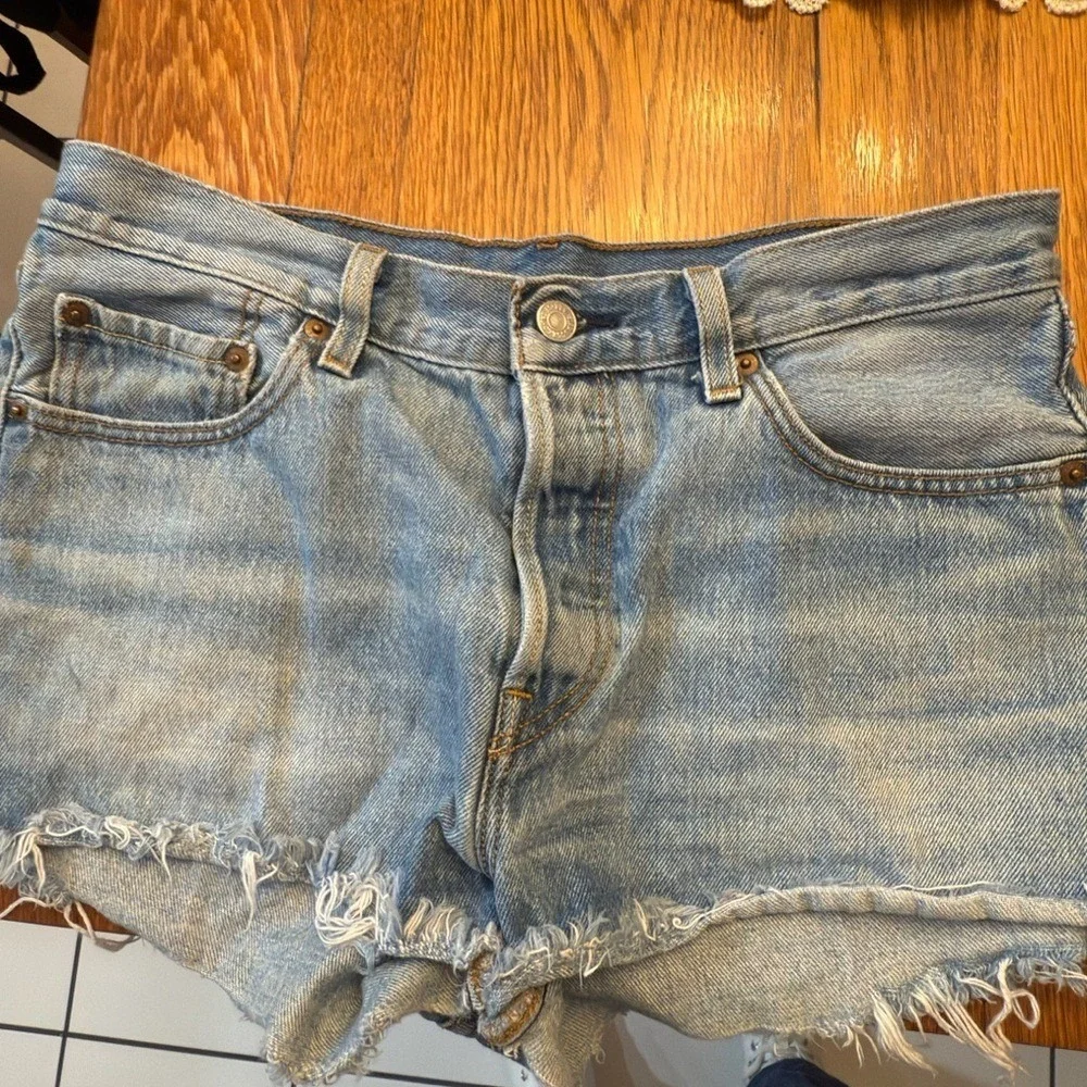 Levi's Light Blue Jean Cut-offs W 29‎